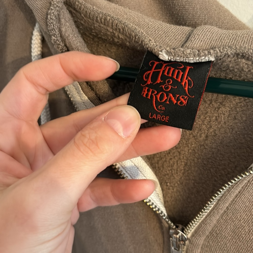 ⭐️2/$10 - zip up - Picture 2 of 8
